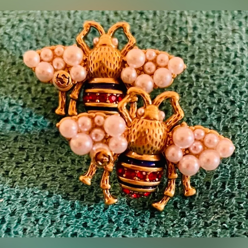 COPY - Gorgeous Authentic Antiqued Gucci Bamboo Pearl rhinestone Bee stu… - Picture 3 of 5
